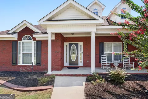9002 Oakfield Dr, Statesboro, GA 30461