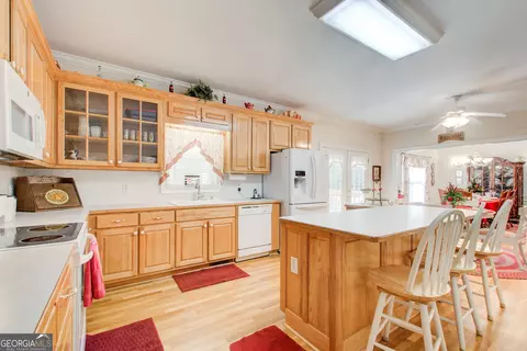Kitchen - 12 Dry Pond Rd, Covington, GA 30016 photo 2 of 4