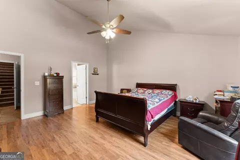 Bedroom - 286 Middle Fork Ln, Carnesville, GA 30521 photo 2 of 9