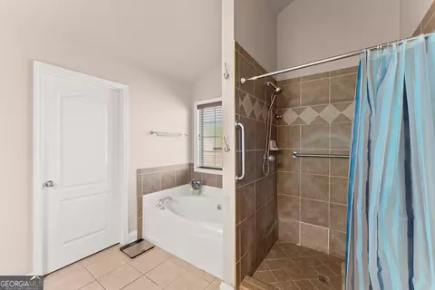 Bath - 286 Middle Fork Ln, Carnesville, GA 30521 photo 2 of 3