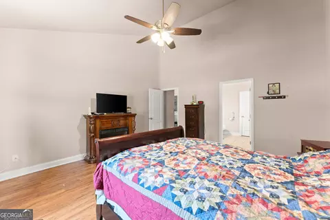 Bedroom - 286 Middle Fork Ln, Carnesville, GA 30521 photo 3 of 9