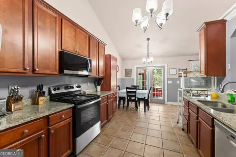 Kitchen - 286 Middle Fork Ln, Carnesville, GA 30521 photo 3 of 3