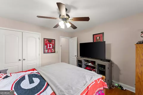 Bedroom - 286 Middle Fork Ln, Carnesville, GA 30521 photo 5 of 9