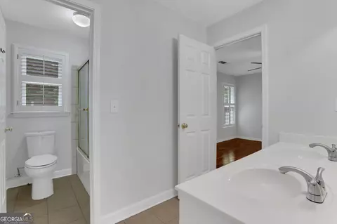Bath - 2395 Devon Leigh Walk, Duluth, GA 30096 photo 6 of 9