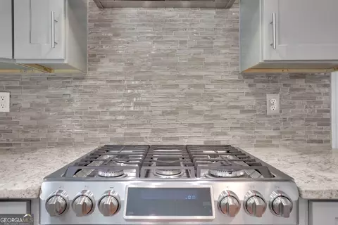 Kitchen - 2395 Devon Leigh Walk, Duluth, GA 30096 photo 5 of 6