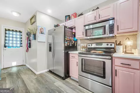 Kitchen - 108 Quail Trl, Jackson, GA 30233 photo 2 of 3