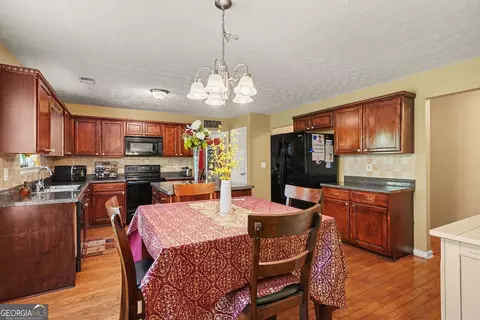 Kitchen - 266 Millstone Dr, Hampton, GA 30228 photo 4 of 5