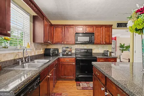 Kitchen - 266 Millstone Dr, Hampton, GA 30228 photo 3 of 5