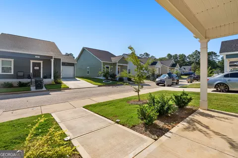Exterior - 107 Lenox Cir, Lagrange, GA 30241 photo 2 of 9