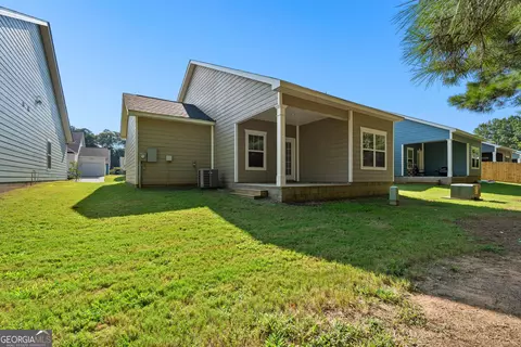Exterior - 107 Lenox Cir, Lagrange, GA 30241 photo 7 of 9