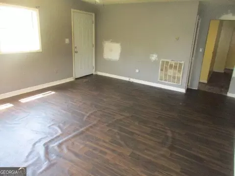 Living - 505 E Main St, Thomaston, GA 30286 photo 2 of 5