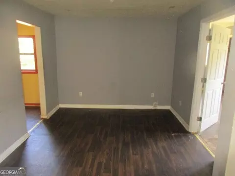 Living - 505 E Main St, Thomaston, GA 30286 photo 3 of 5