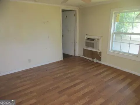 Living - 505 E Main St, Thomaston, GA 30286 photo 4 of 5