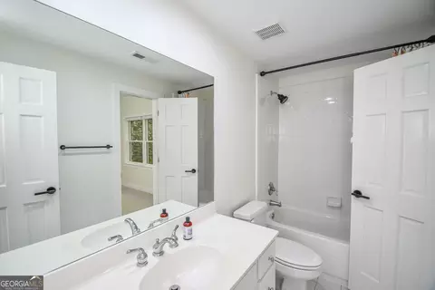 Bath - 1695 Windsor Cv, Milton, GA 30004 photo 4 of 4
