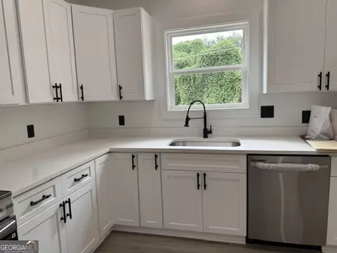 Kitchen - 69 Easy St, Toccoa, GA 30577 photo 2 of 3