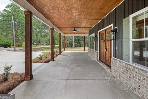 Exterior - 406 S Ash St, Springfield, GA 31329 photo 2 of 7