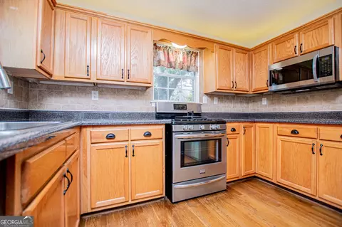 Kitchen - 20 River Oak Ct, Temple, GA 30179 photo 2 of 3