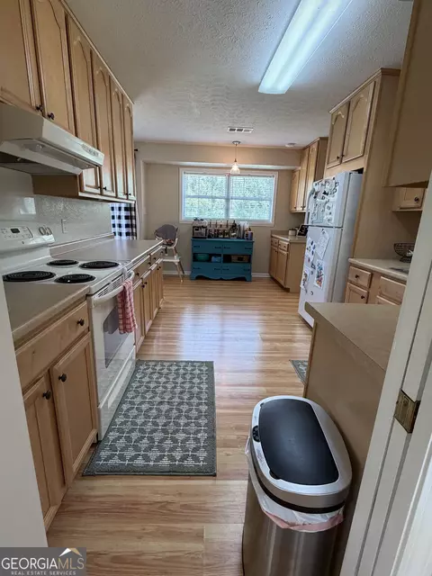 Kitchen - 438 W Oglethorpe Ave, Lyons, GA 30436 photo 1 of 2