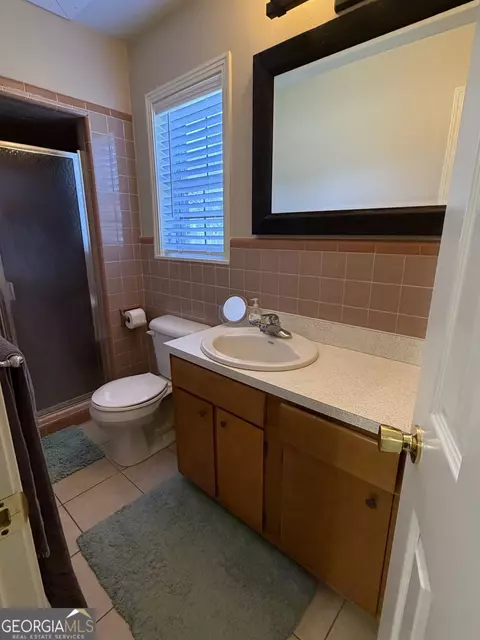 Bath - 438 W Oglethorpe Ave, Lyons, GA 30436 photo 2 of 3