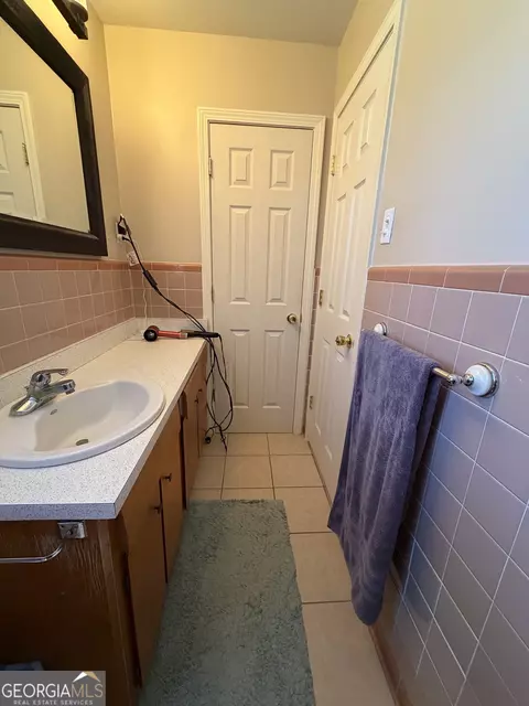 Bath - 438 W Oglethorpe Ave, Lyons, GA 30436 photo 3 of 3