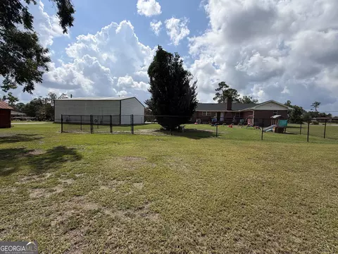 Exterior - 438 W Oglethorpe Ave, Lyons, GA 30436 photo 3 of 3