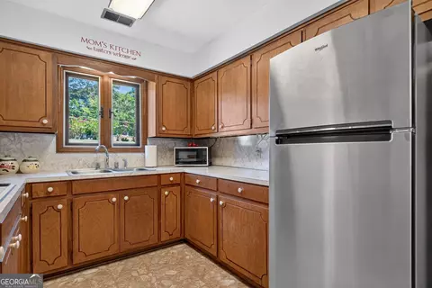 Kitchen - 106 Iris Dr, Lagrange, GA 30241 photo 3 of 5