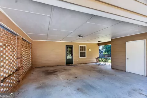 Exterior - 106 Iris Dr, Lagrange, GA 30241 photo 4 of 8