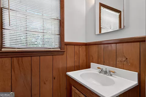 Bath - 106 Iris Dr, Lagrange, GA 30241 photo 1 of 3