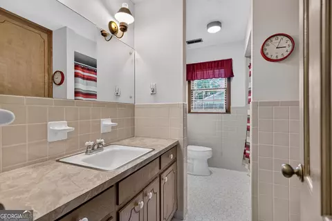 Bath - 106 Iris Dr, Lagrange, GA 30241 photo 2 of 3