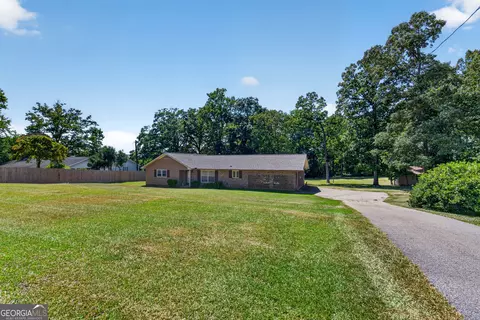 Exterior - 106 Iris Dr, Lagrange, GA 30241 photo 2 of 8