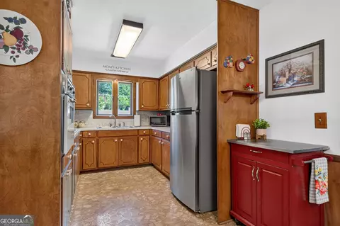 Kitchen - 106 Iris Dr, Lagrange, GA 30241 photo 1 of 5