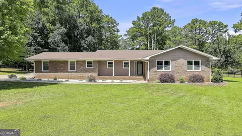 517 Avalon Dr, Fayetteville, GA 30214