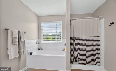 Bath - 124 Hamilton Lake Dr, Lagrange, GA 30241 photo 2 of 2