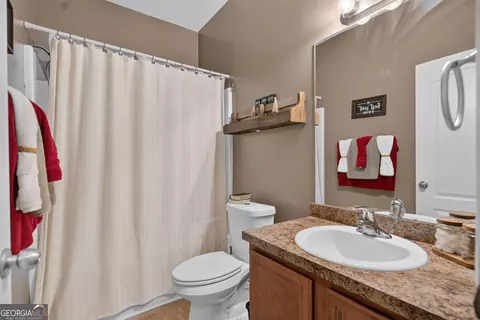 Bath - 124 Hamilton Lake Dr, Lagrange, GA 30241 photo 1 of 2