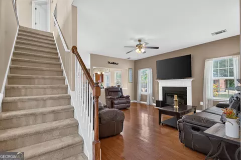Entry Way - 124 Hamilton Lake Dr, Lagrange, GA 30241 photo 5 of 7