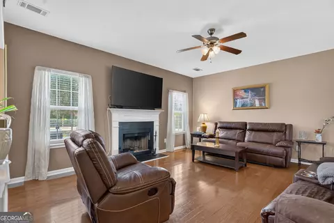 Living - 124 Hamilton Lake Dr, Lagrange, GA 30241 photo 2 of 2