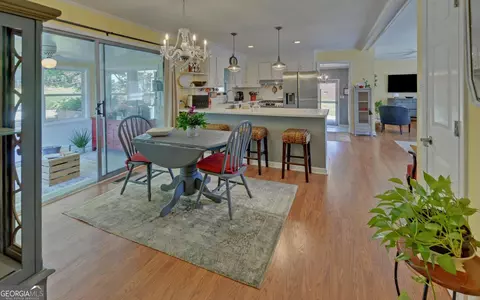Dining - 102 Cherry St, Toccoa, GA 30577 photo 2 of 2
