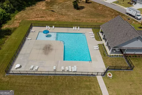 Exterior - 230 River Meadow Dr, Lagrange, GA 30241 photo 4 of 5