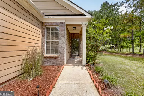 Exterior - 230 River Meadow Dr, Lagrange, GA 30241 photo 1 of 5