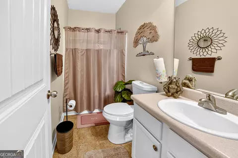 Bath - 230 River Meadow Dr, Lagrange, GA 30241 photo 3 of 3