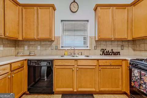 Kitchen - 230 River Meadow Dr, Lagrange, GA 30241 photo 2 of 2