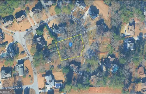 112 Newport Ln SW, Lilburn, GA 30047