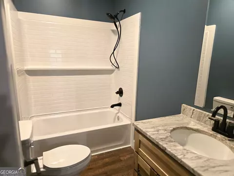 Bath - 1152 Clarks Bridge Rd, Stapleton, GA 30823 photo 2 of 5