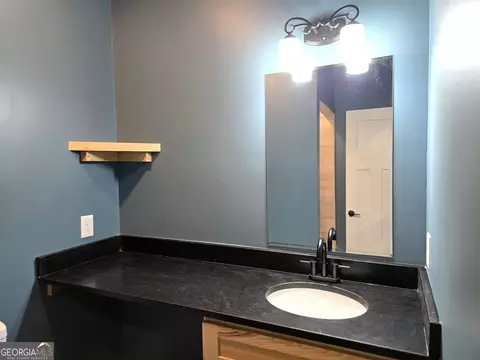 Bath - 1152 Clarks Bridge Rd, Stapleton, GA 30823 photo 3 of 5