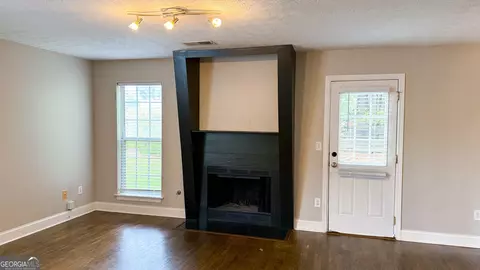 Living - 3339 Benthollow Ln, Duluth, GA 30096 photo 4 of 5