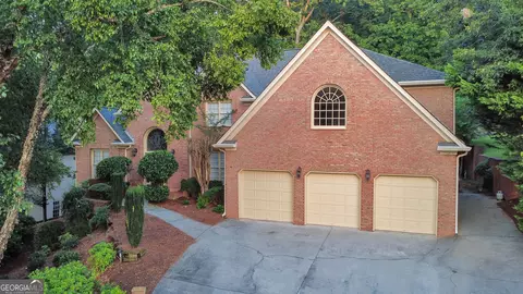 799 Oak Trail Dr, Marietta, GA 30062
