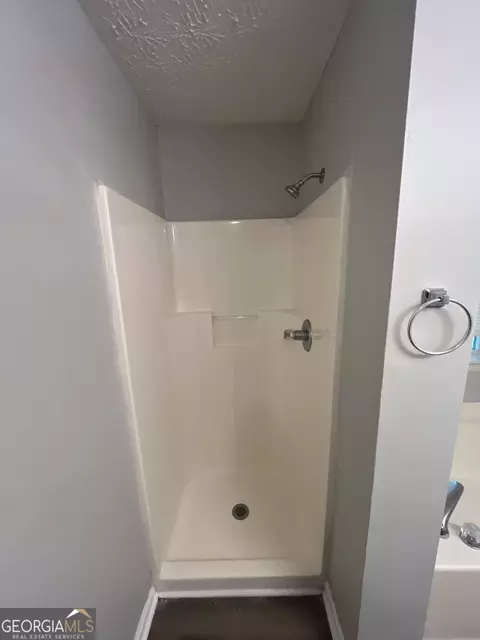 Bath - 35 Creekview Ct, Covington, GA 30016 photo 4 of 5