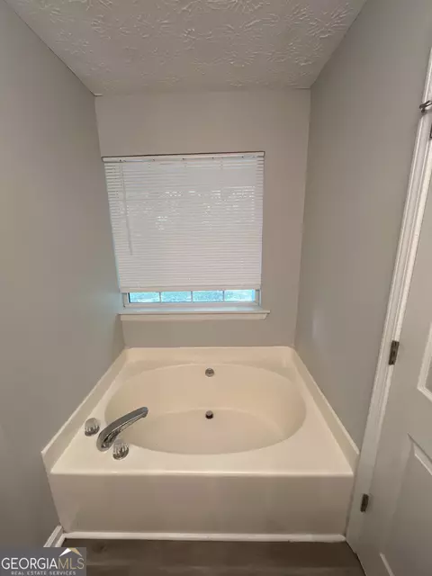 Bath - 35 Creekview Ct, Covington, GA 30016 photo 3 of 5