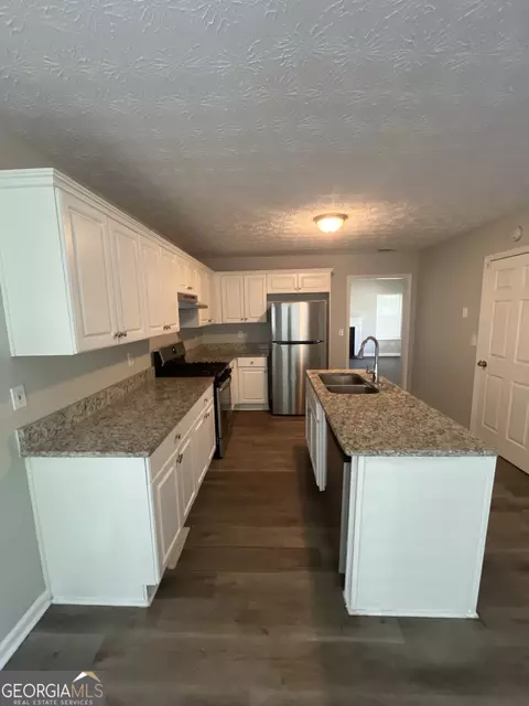 Kitchen - 35 Creekview Ct, Covington, GA 30016 photo 2 of 3