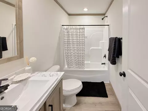 Bath - 415 Oliver Rd, Barnesville, GA 30204 photo 6 of 6